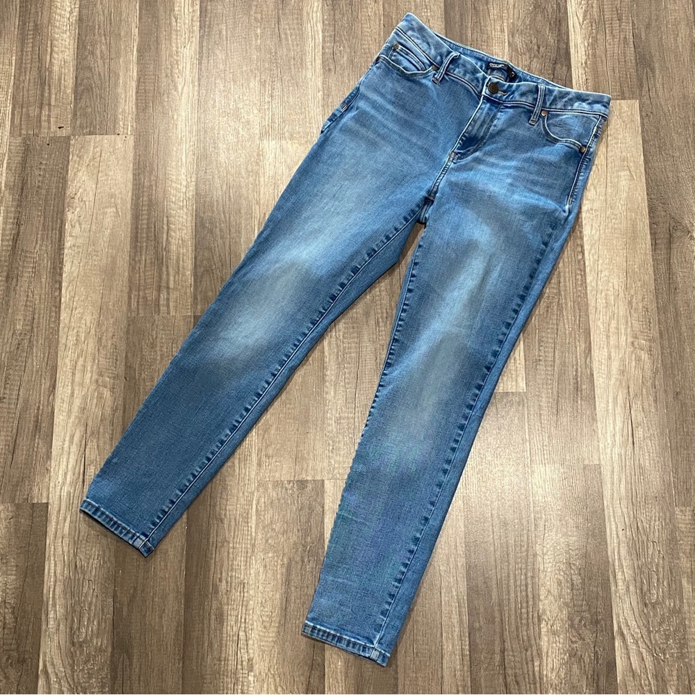 Simply Vera Light Wash Skinny Jeans